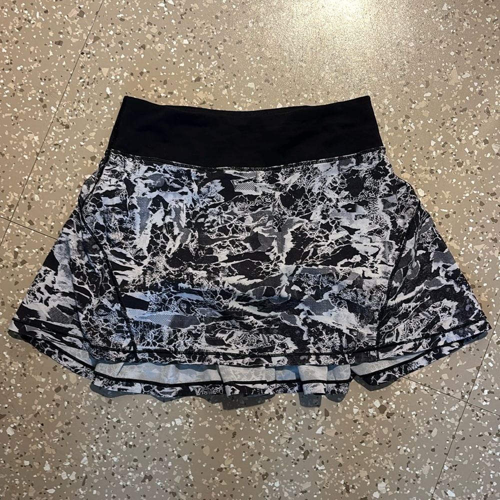Lululemon Tall Black and White Printed Skirt Size 2